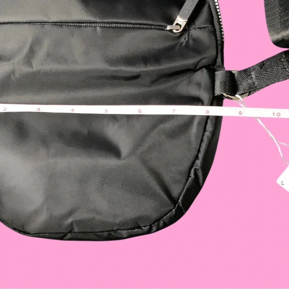 lululemon athletica Sleek Black And Silver Crossbody Bag 2L - Picture 7 of 7